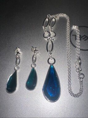 Silver Teardrop Blue Pendant Necklace and Earrings Set, NRT, Like New.